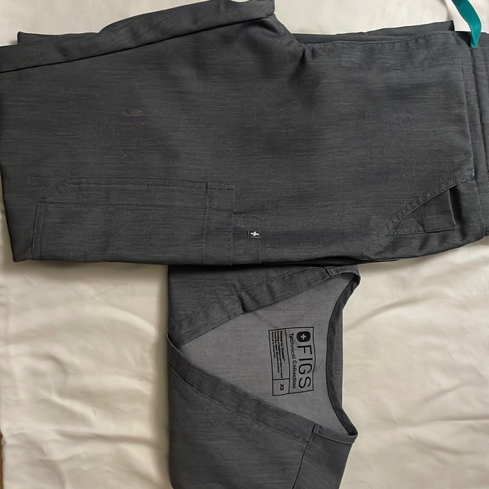 Figs Grey Scrub set